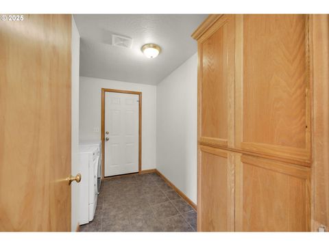 Tiny photo for 589 Mary Neal Ln, Creswell, OR 97426 (MLS # 261416434)