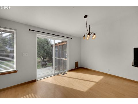 Tiny photo for 589 Mary Neal Ln, Creswell, OR 97426 (MLS # 261416434)