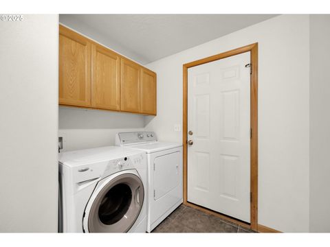 Tiny photo for 589 Mary Neal Ln, Creswell, OR 97426 (MLS # 261416434)