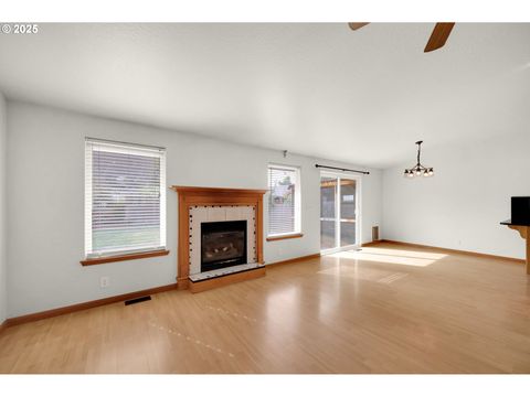 Tiny photo for 589 Mary Neal Ln, Creswell, OR 97426 (MLS # 261416434)
