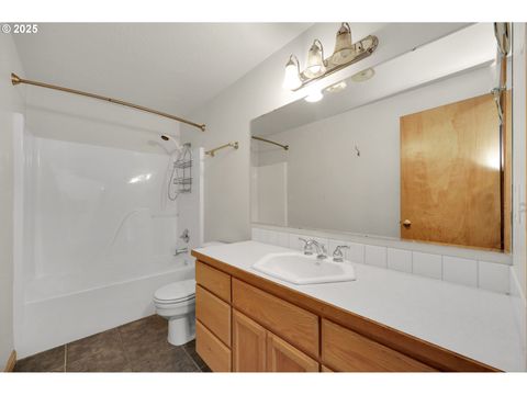 Tiny photo for 589 Mary Neal Ln, Creswell, OR 97426 (MLS # 261416434)