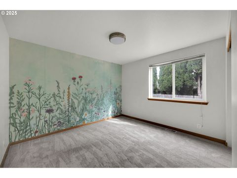 Tiny photo for 589 Mary Neal Ln, Creswell, OR 97426 (MLS # 261416434)