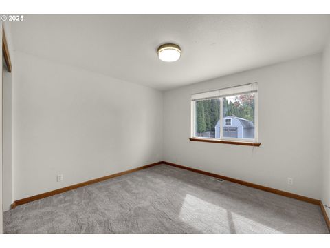 Tiny photo for 589 Mary Neal Ln, Creswell, OR 97426 (MLS # 261416434)