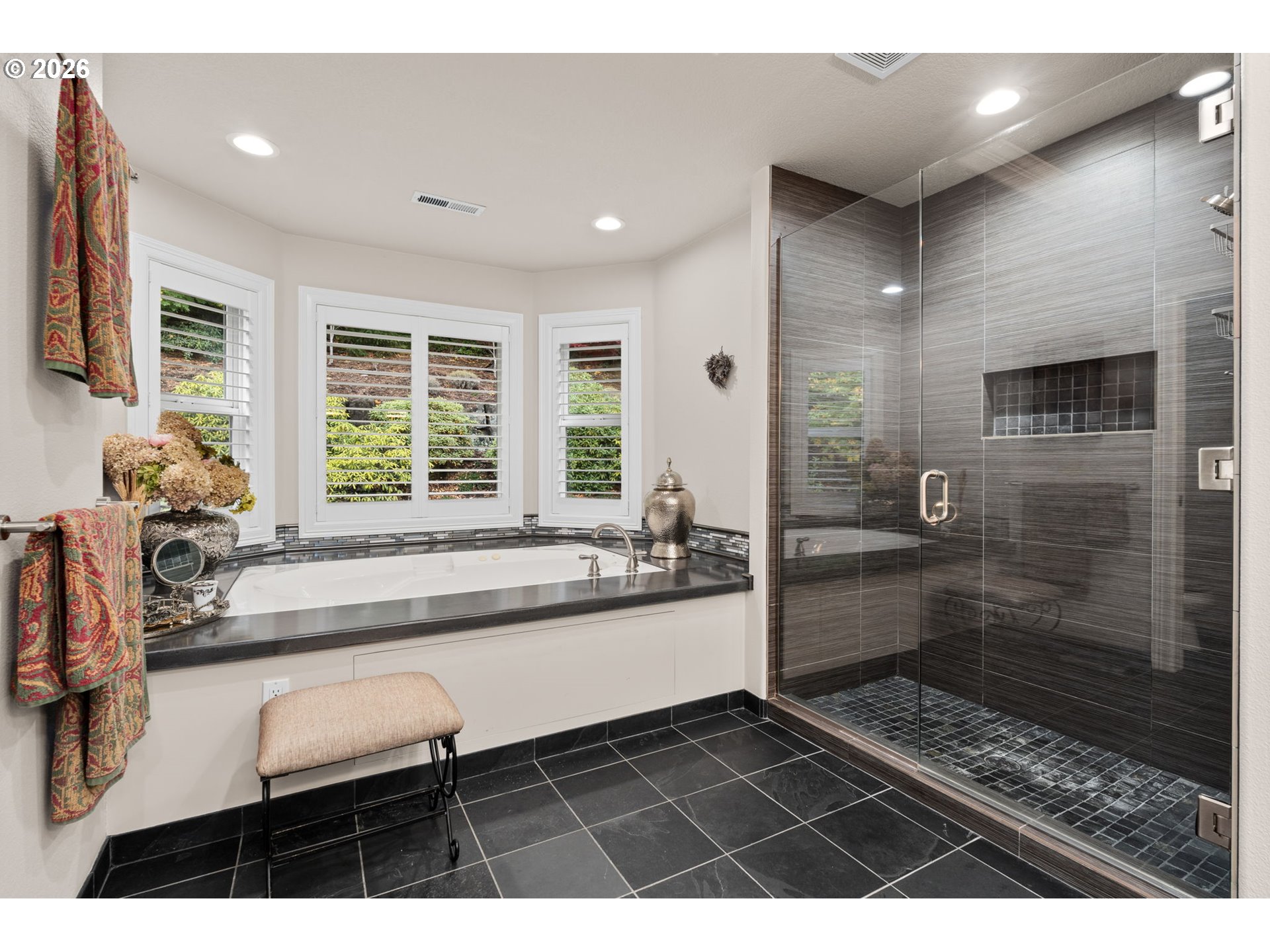 7717 NW BLUE POINTE LN