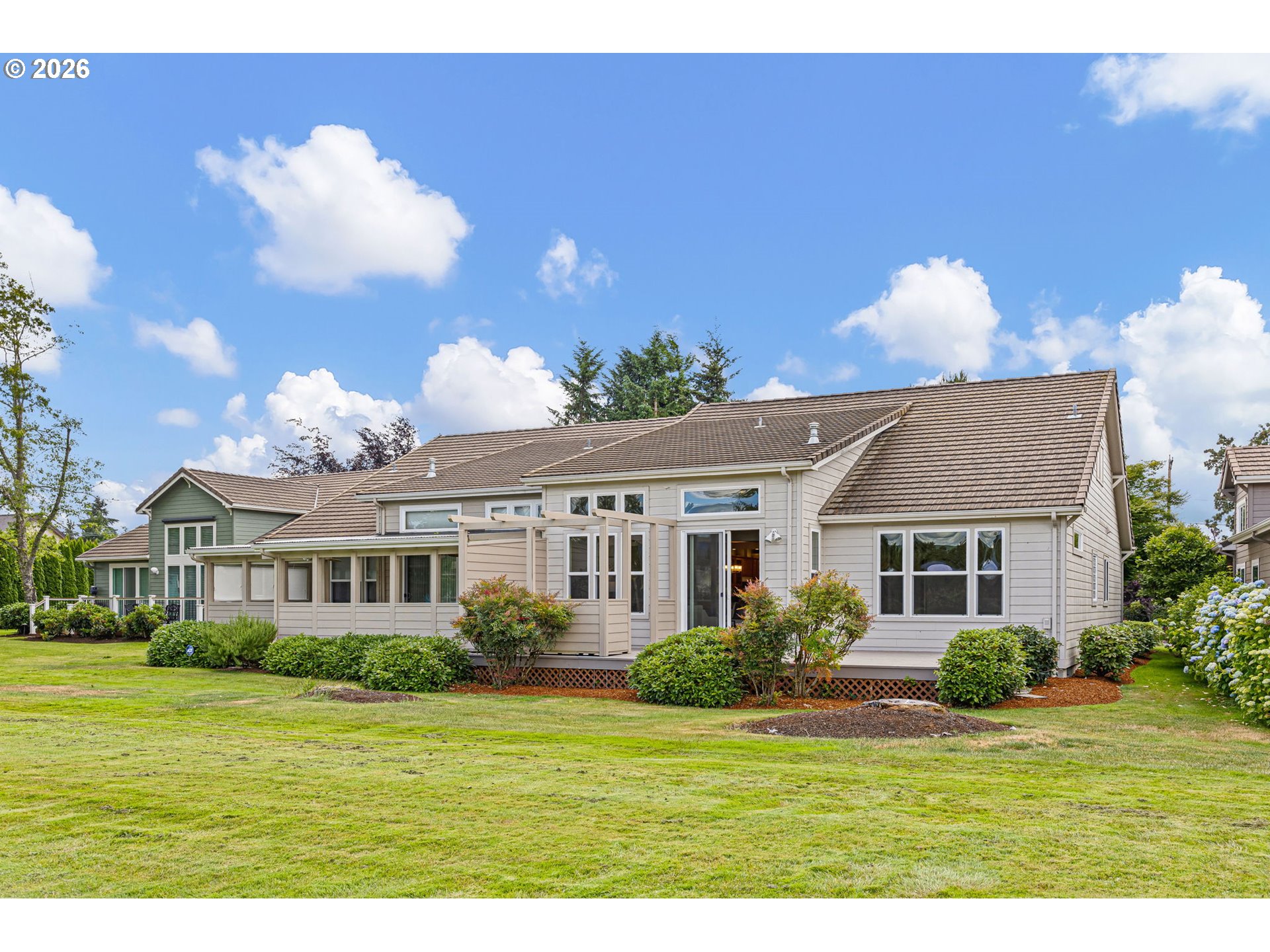 40 MAGNOLIA DR