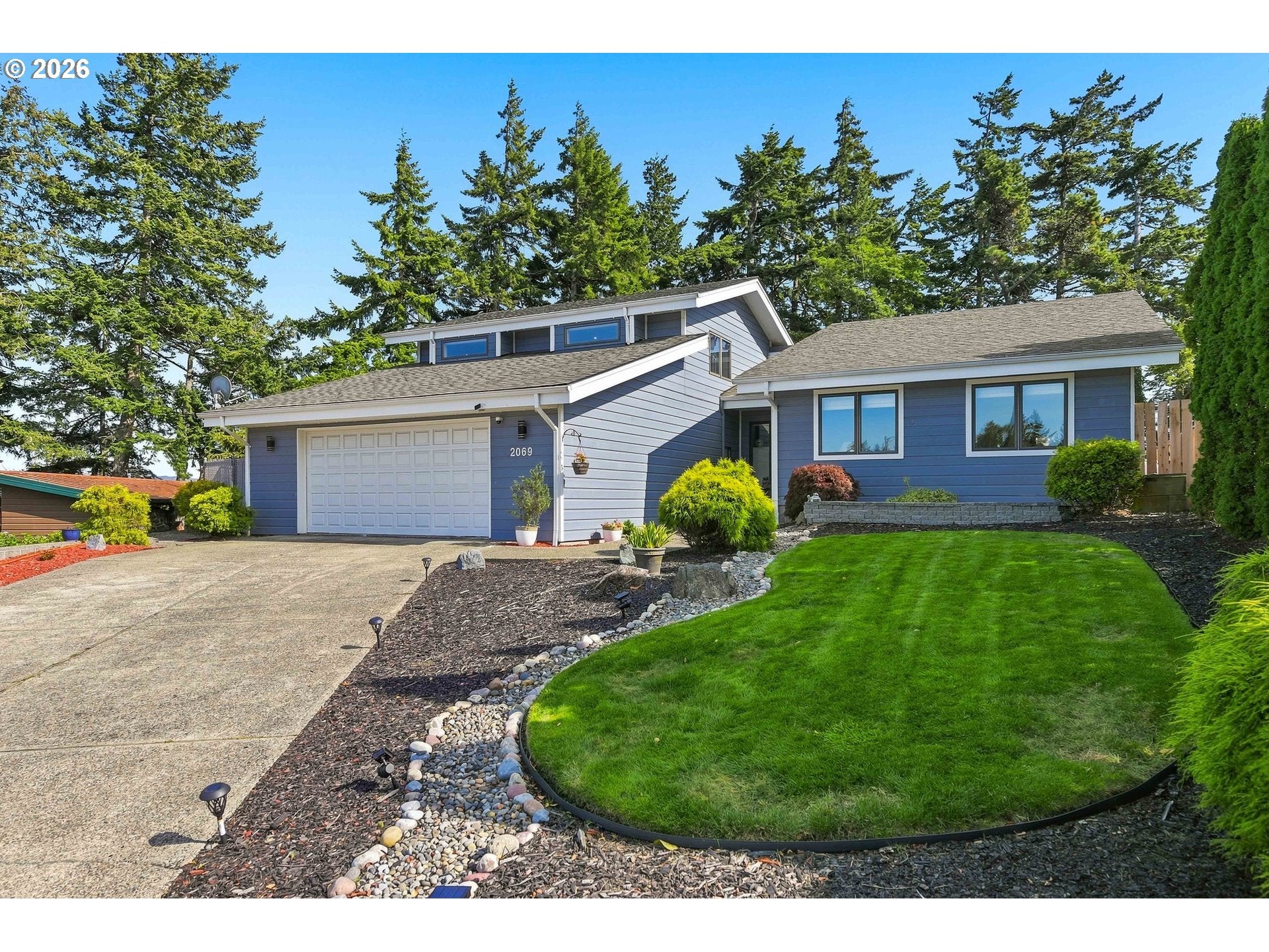 2069 Cedar CT