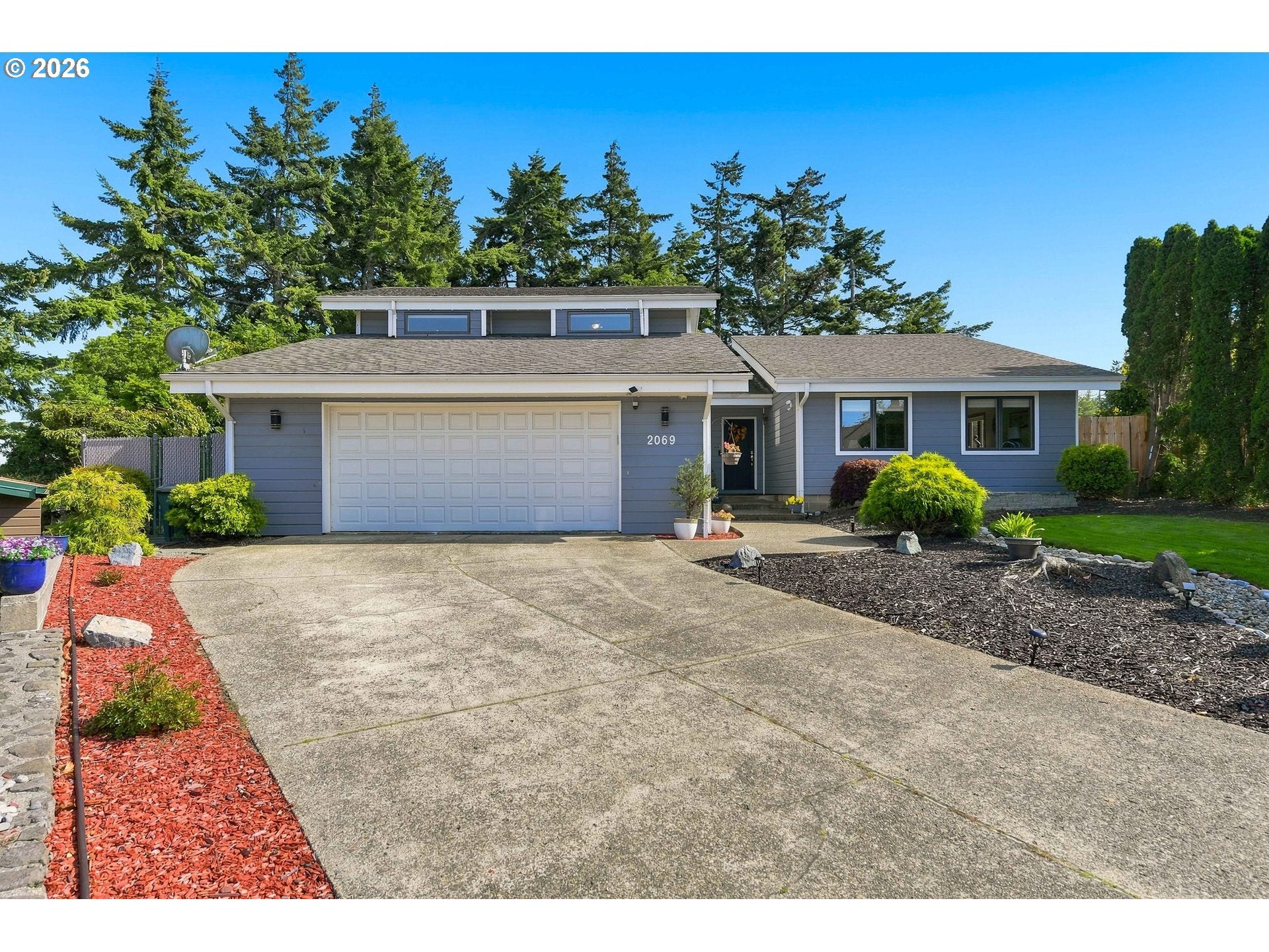 2069 Cedar CT