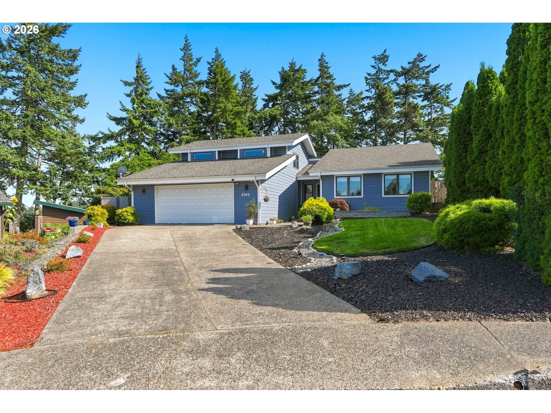 2069 Cedar CT