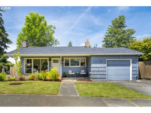 Photo of 12105 NE Stanton St, Portland, OR 97220 (MLS # 142697380)