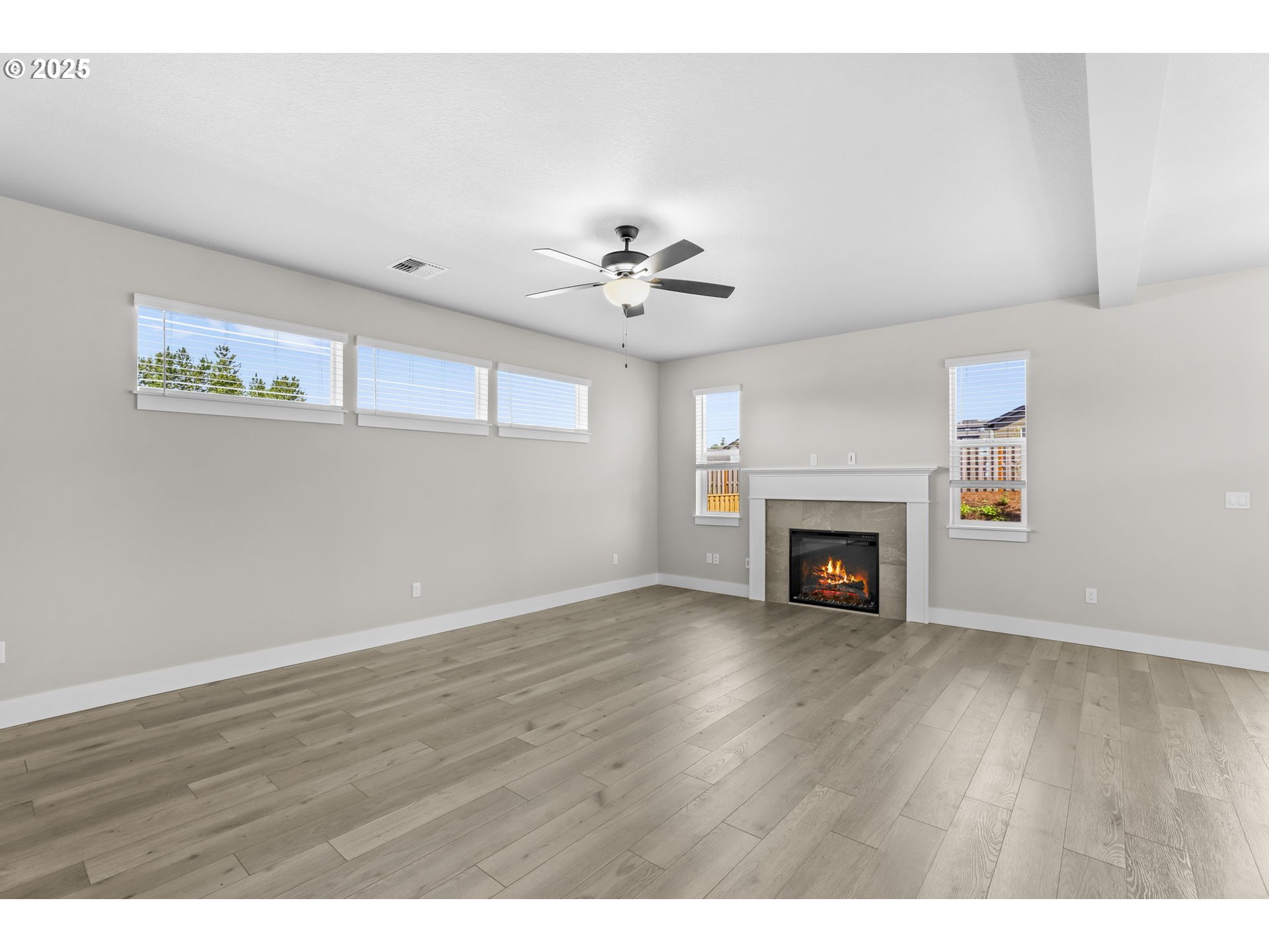 2217 E Juniper CIR