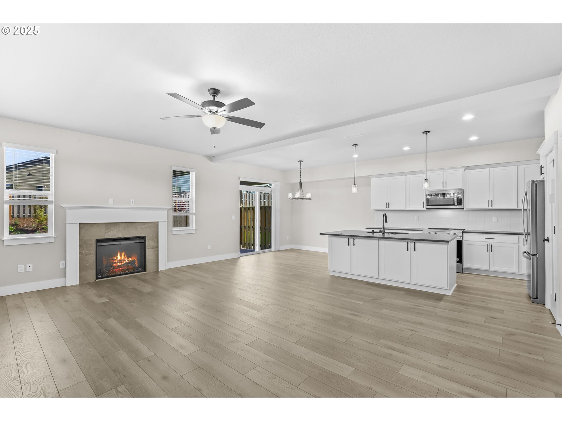 2217 E Juniper CIR
