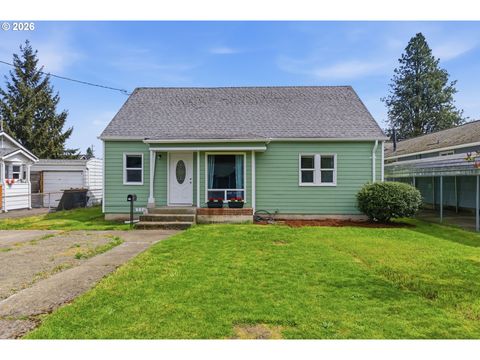 Photo of 416 NW 5th Ave, Kelso, WA 98626 (MLS # 351613174)