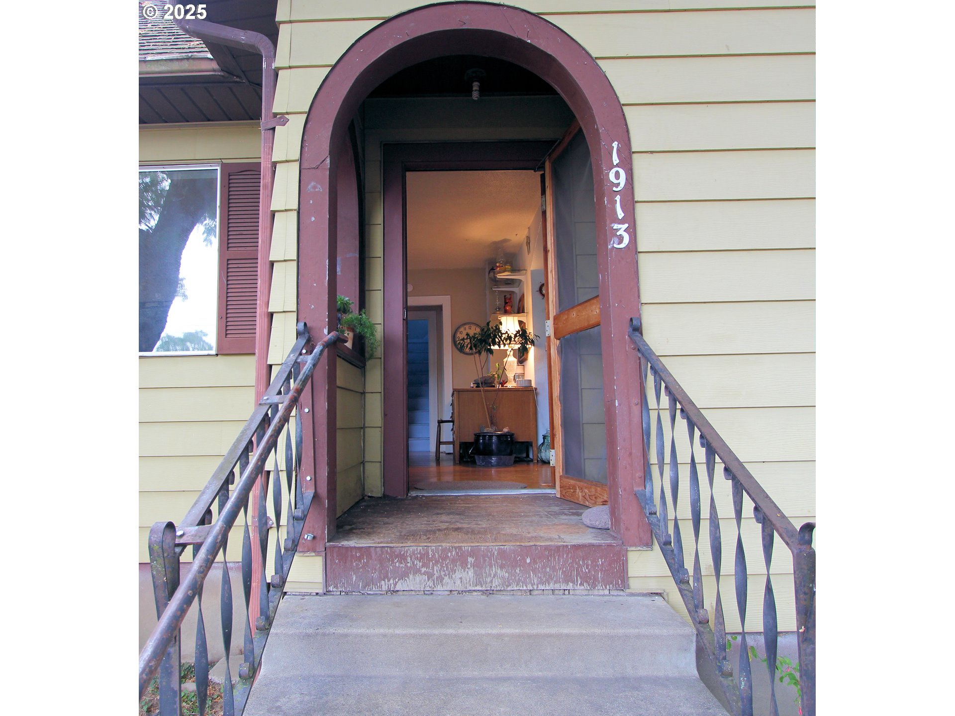 1913 E ST