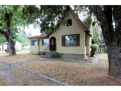 1913 E ST Washougal WA 98671