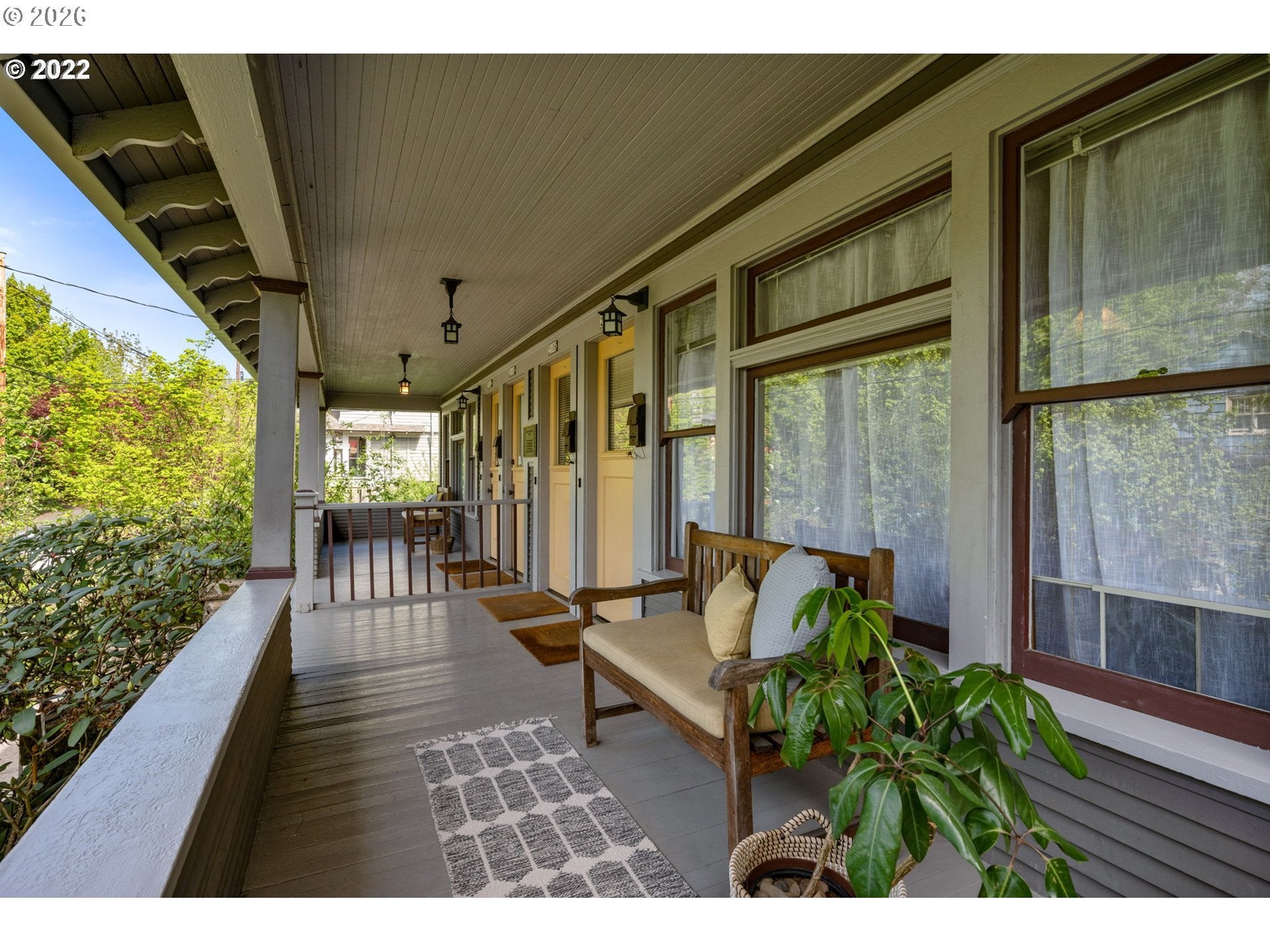 2106 SE MAIN ST