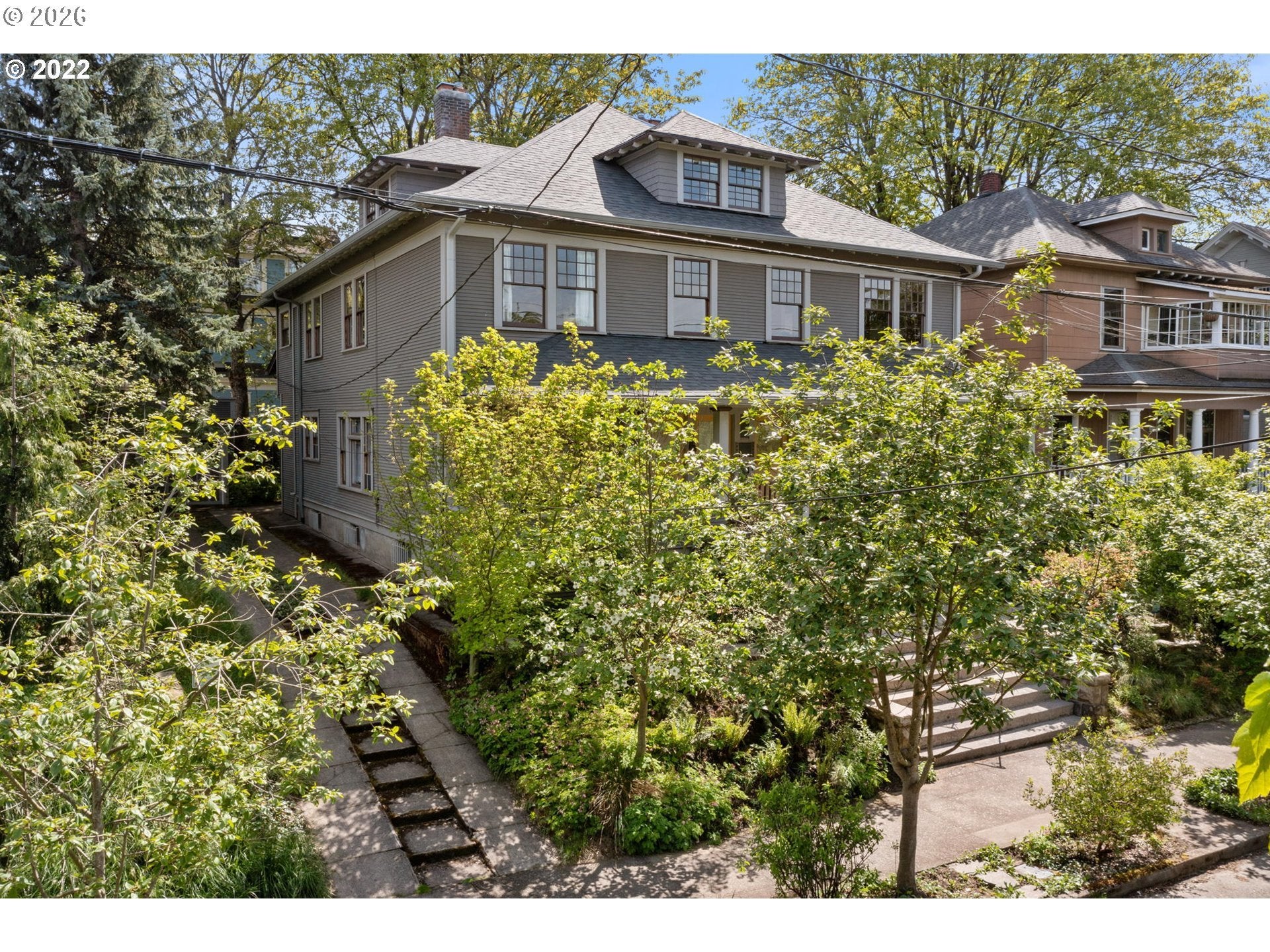 2106 SE MAIN ST