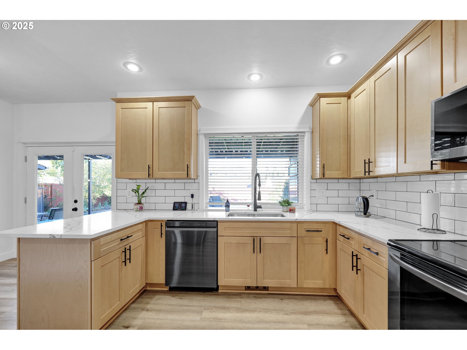 Springfield, Oregon 97477, United States, 4 Bedrooms Bedrooms, ,3 BathroomsBathrooms,Residential,Active,187793