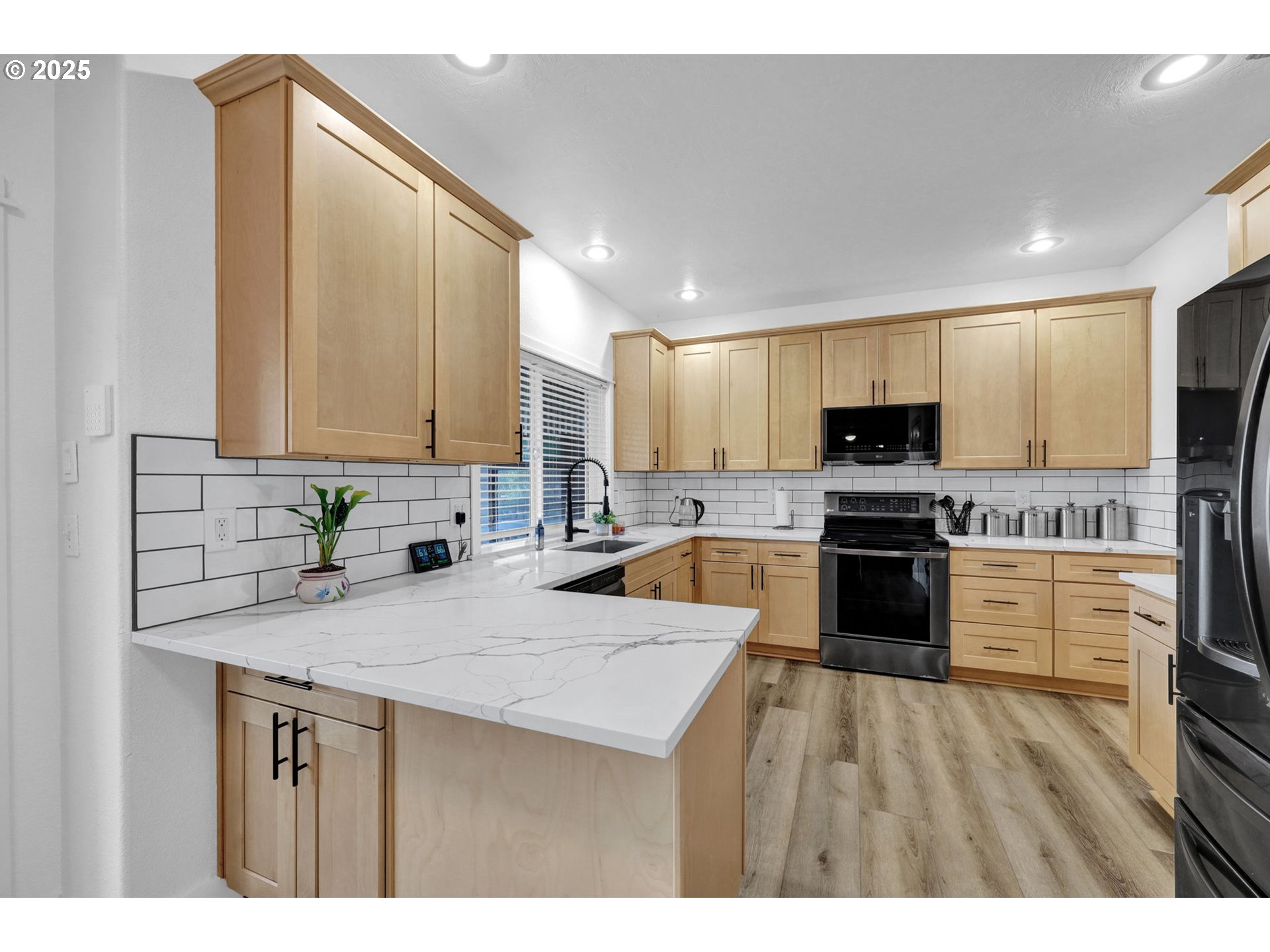 Springfield, Oregon 97477, United States, 4 Bedrooms Bedrooms, ,3 BathroomsBathrooms,Residential,Active,187793