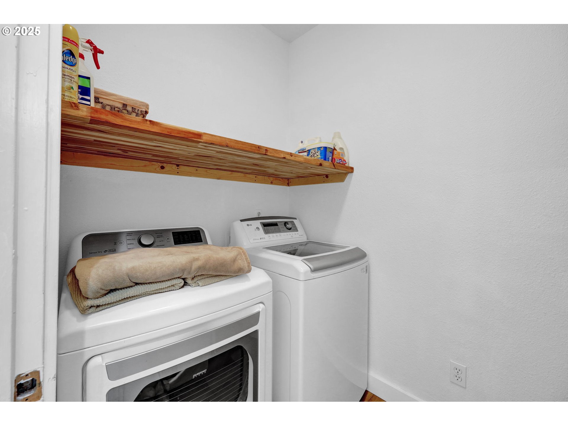 Springfield, Oregon 97477, United States, 4 Bedrooms Bedrooms, ,3 BathroomsBathrooms,Residential,Active,187793