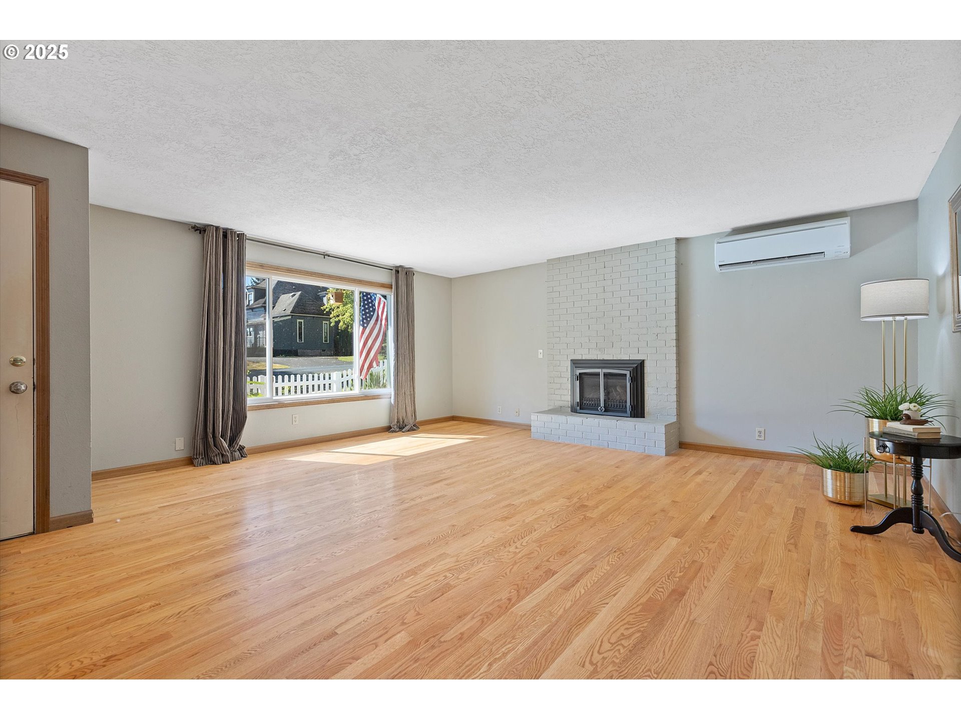 211 MAIN ST