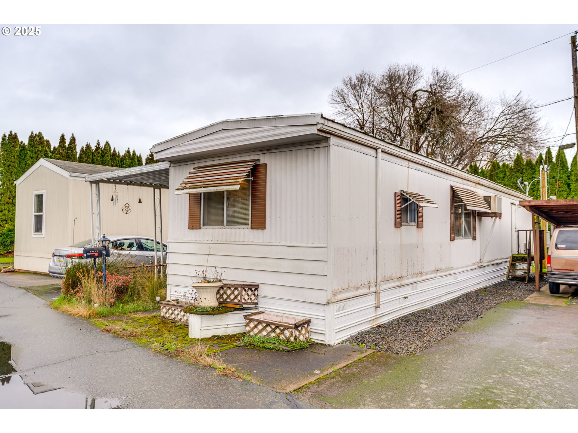 2420 NE HEMBREE ST #52