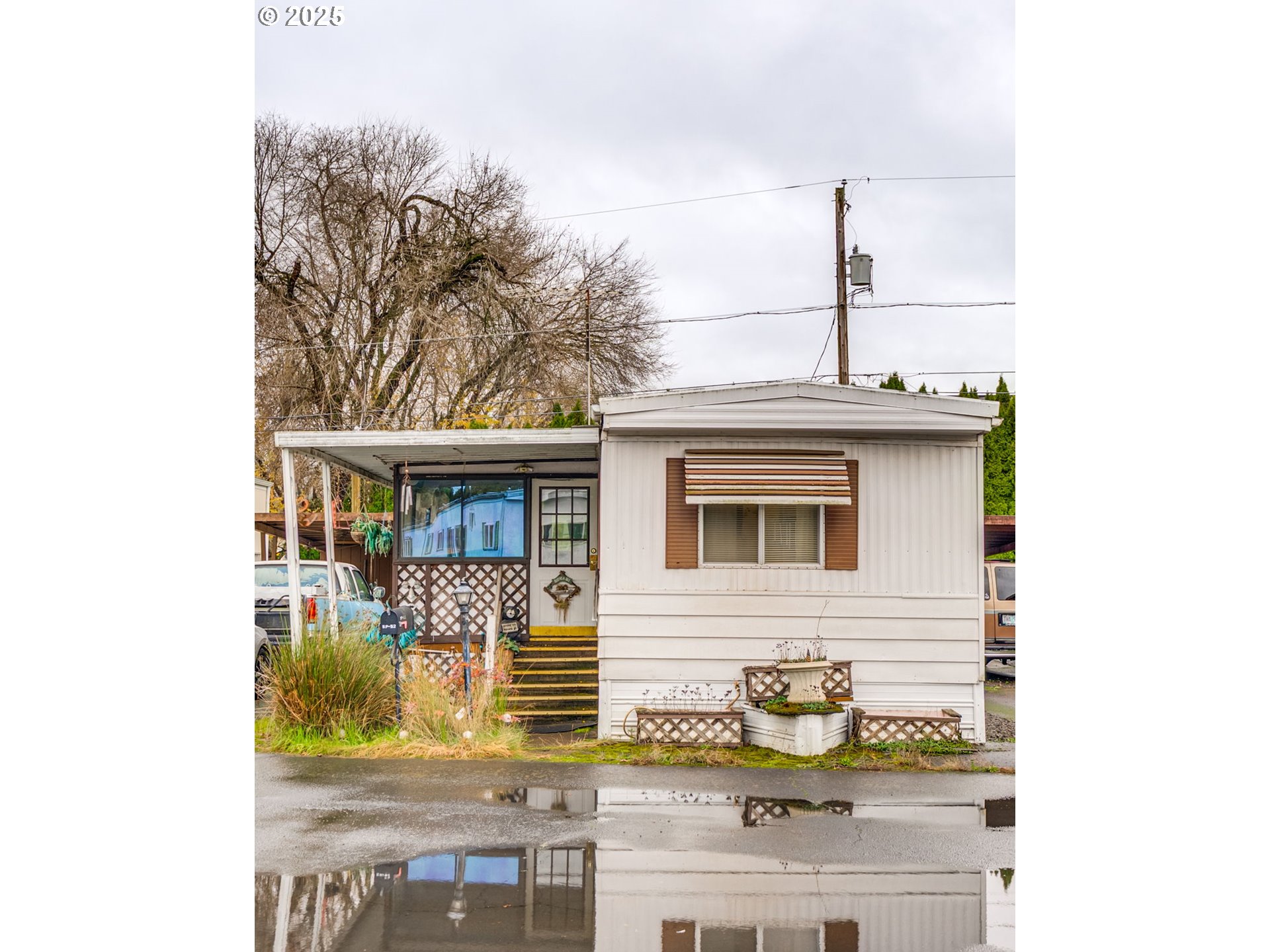 2420 NE HEMBREE ST #52