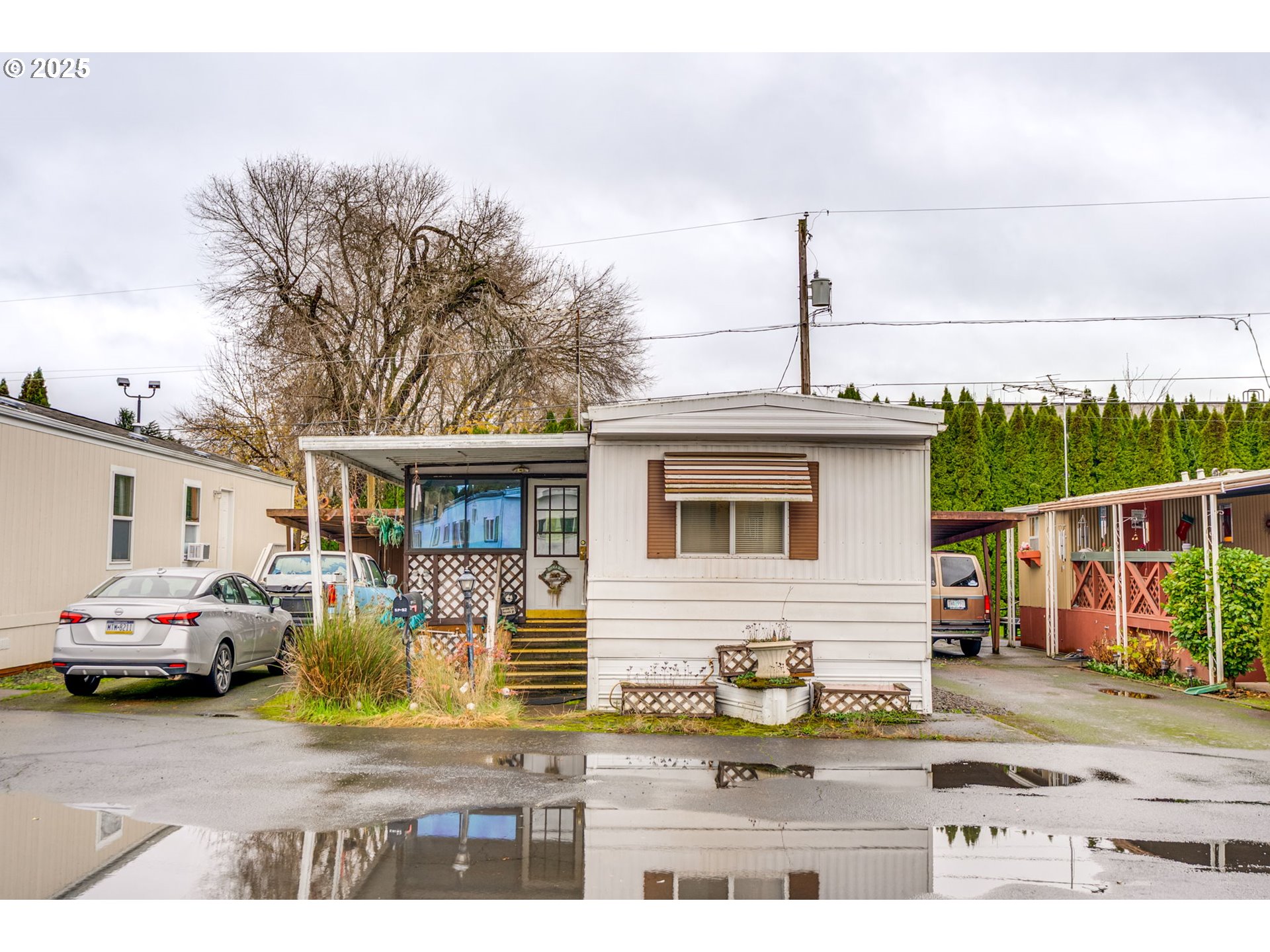 2420 NE HEMBREE ST #52