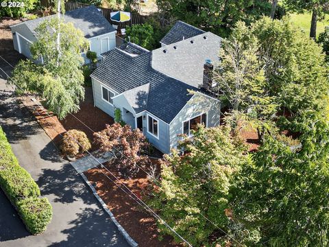 1220 CLINTON DR Eugene OR 97401