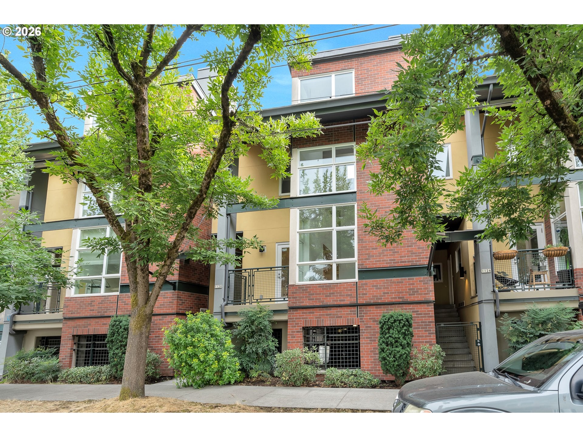 1128 NE SCHUYLER ST 106