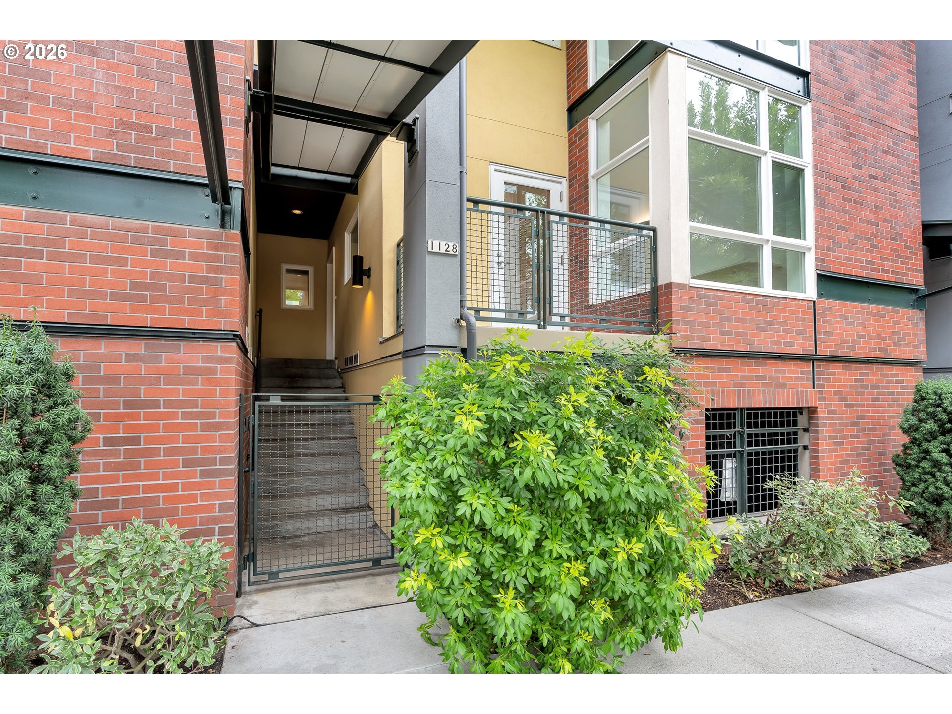 1128 NE SCHUYLER ST 106