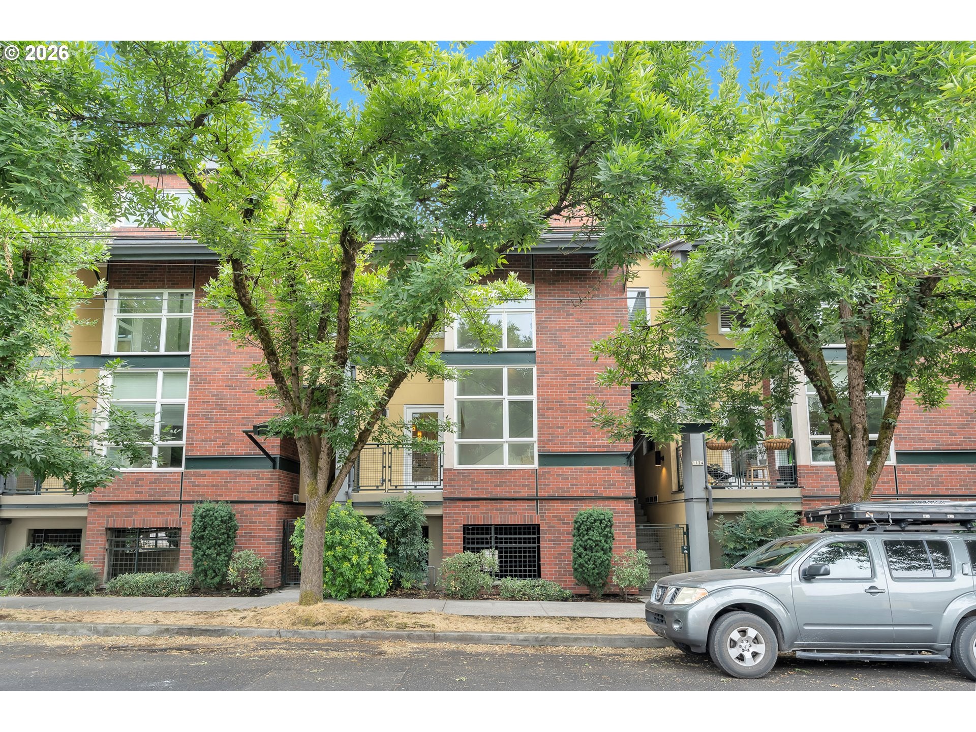 1128 NE SCHUYLER ST 106 — 2 bed 3 bath Condominium