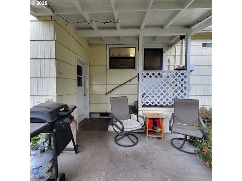 Tiny photo for 48386 Jasper Dr, Oakridge, OR 97463 (MLS # 318742834)