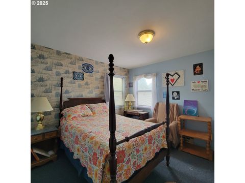 Tiny photo for 48386 Jasper Dr, Oakridge, OR 97463 (MLS # 318742834)