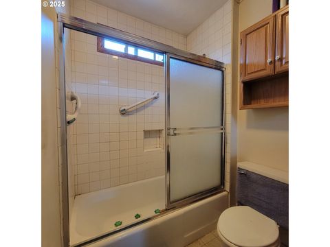 Tiny photo for 48386 Jasper Dr, Oakridge, OR 97463 (MLS # 318742834)