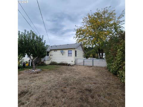 Tiny photo for 48386 Jasper Dr, Oakridge, OR 97463 (MLS # 318742834)
