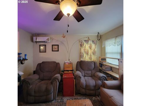 Tiny photo for 48386 Jasper Dr, Oakridge, OR 97463 (MLS # 318742834)