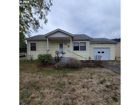 Photo of 48386 Jasper Dr, Oakridge, OR 97463 (MLS # 318742834)