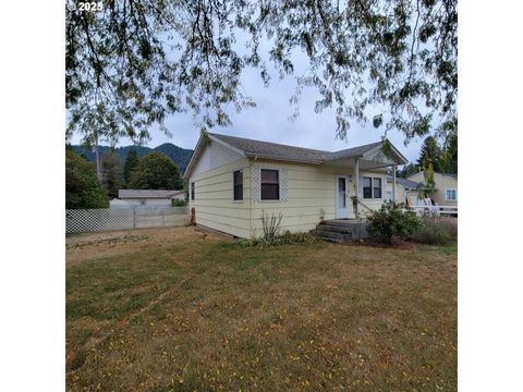 Tiny photo for 48386 Jasper Dr, Oakridge, OR 97463 (MLS # 318742834)