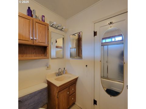 Tiny photo for 48386 Jasper Dr, Oakridge, OR 97463 (MLS # 318742834)