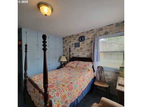 Tiny photo for 48386 Jasper Dr, Oakridge, OR 97463 (MLS # 318742834)