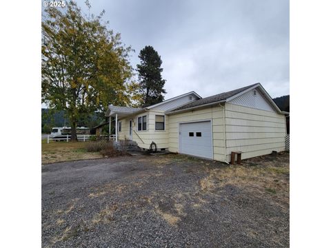 Tiny photo for 48386 Jasper Dr, Oakridge, OR 97463 (MLS # 318742834)