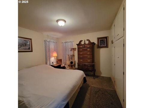 Tiny photo for 48386 Jasper Dr, Oakridge, OR 97463 (MLS # 318742834)