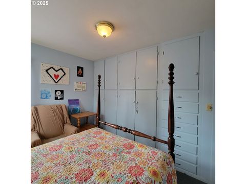 Tiny photo for 48386 Jasper Dr, Oakridge, OR 97463 (MLS # 318742834)