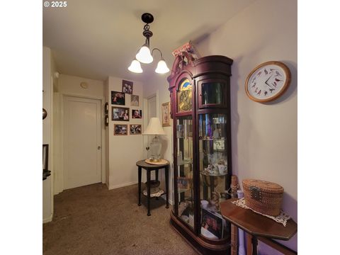 Tiny photo for 48386 Jasper Dr, Oakridge, OR 97463 (MLS # 318742834)