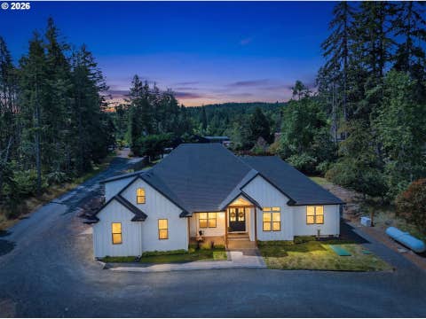 Photo of 32114 Deberry Rd, Creswell, OR 97426 (MLS # 498289099)