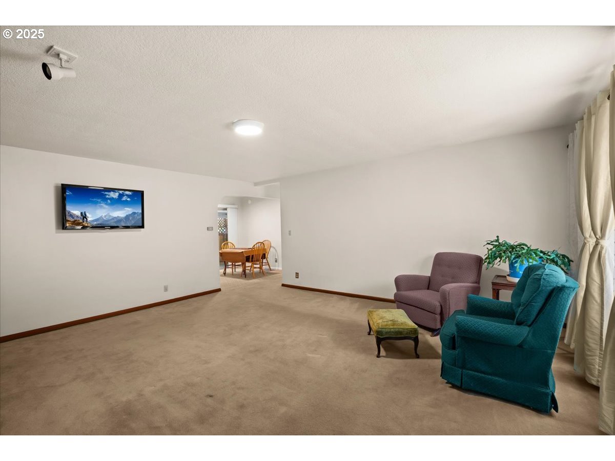 1611 CAMINO DR