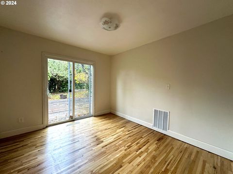 A home in Roseburg