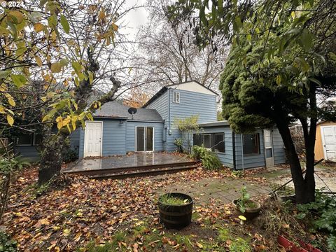 A home in Roseburg