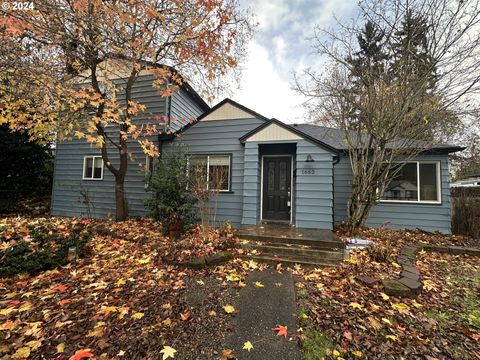 A home in Roseburg