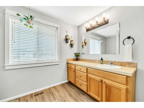 Tiny photo for 41 Sandalwood Loop, Creswell, OR 97426 (MLS # 312539237)